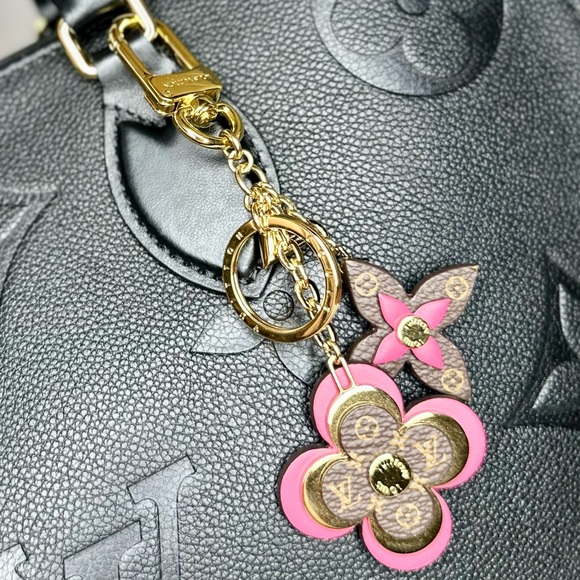 EUC Louis Vuitton Porto Cle Blooming Flower Key Chain Bag Charm - Picture 8 of 16